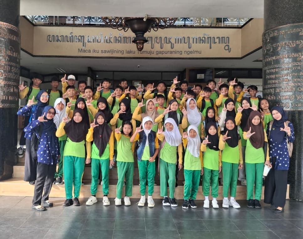 news-Balai Layanan Perpustakaan Sambut Kunjungan Wisata Pustaka dari SD Negeri Klitren