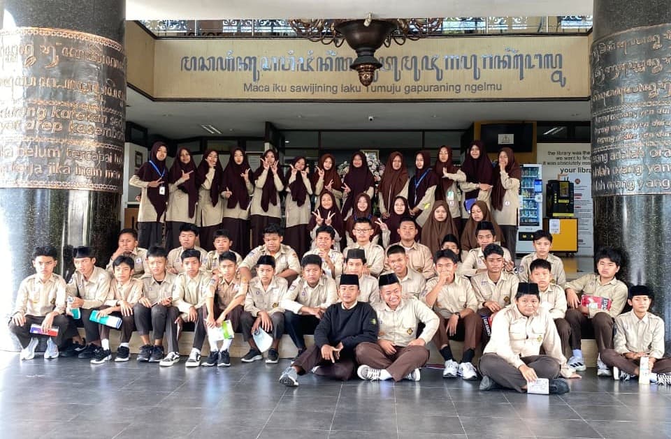 news-Balai Layanan Perpustakaan Sambut Kunjungan Wisata Pustaka dari SMPIT Baitussalam 2 Cangkringan