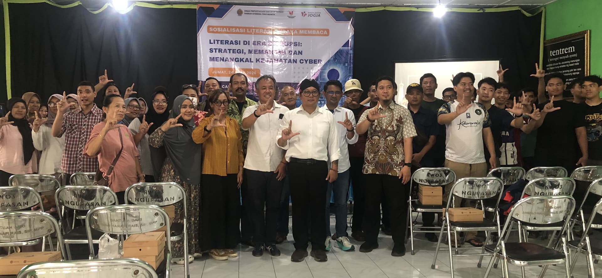news-Sosialisasi Literasi Budaya Membaca dengan tema “Literasi di Era Disrupsi: Strategi, Memahami, dan Menangkal Kejahatan Cyber”