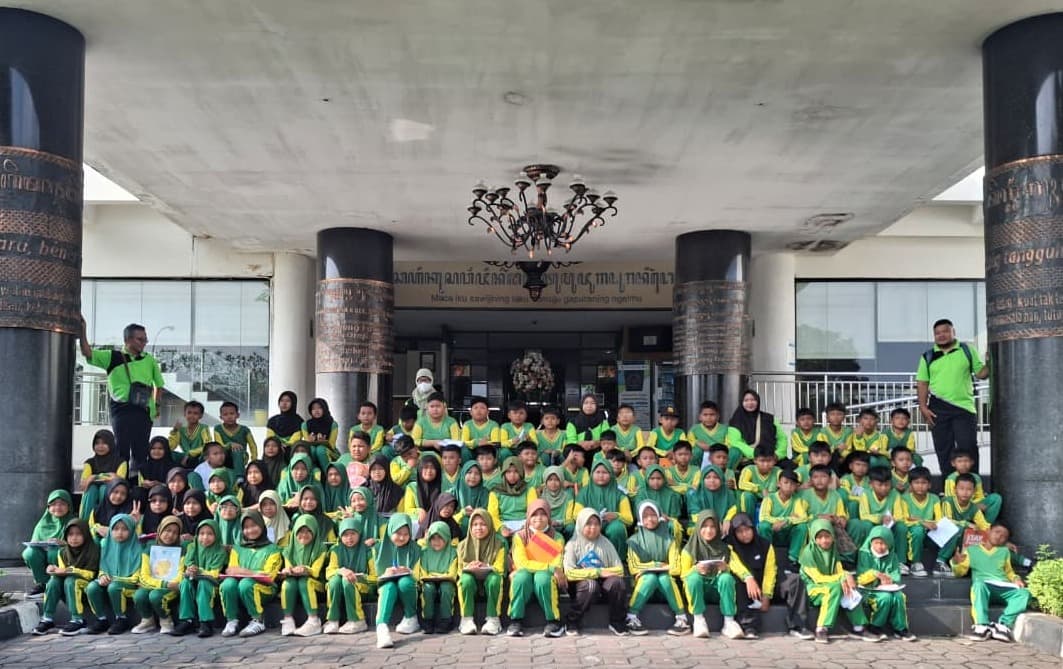 news-Balai Layanan Perpustakaan Sambut Kunjungan Wisata Pustaka dari SDN Tunjungsari 1